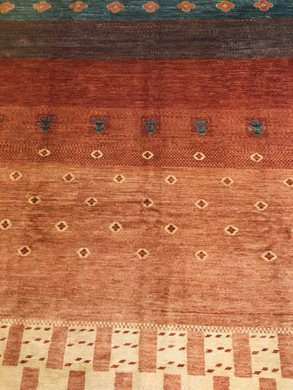 null Tapis Gabbeh (Inde), trame et chaine en coton, velours en laine, à décor géométrique...