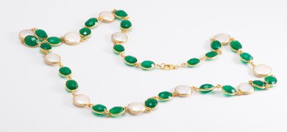 null Sautoir en vermeil (925 millièmes) orné de chrysoprases taillées en ovale, à...