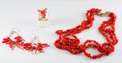 null Lot en corail rouge, monture argent (925 millièmes) comportant un collier triple...