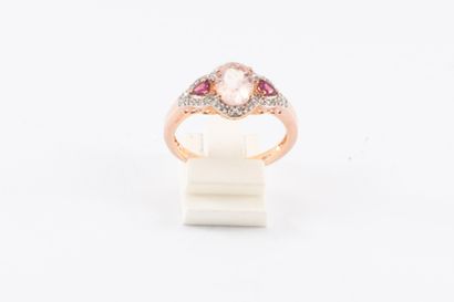 null Ring in vermeil (925 thousandths) centered of a morganite cut in oval, supported...