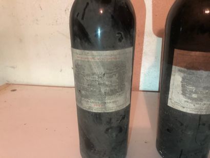 null 3 bouteilles CHÂTEAU LAFITE ROTHSCHILD (H.E.) 1948. une etiquette abimé.