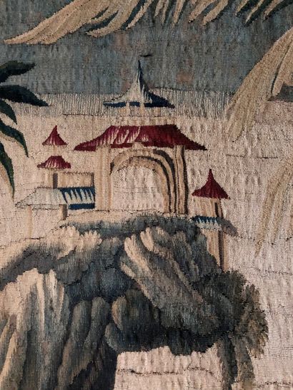 null 
AUBUSSON, XVIII ème. Tapisserie en laine à décor de pagode dans un riche paysage...