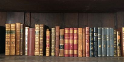 null Important ensemble de volumes comprenant : - Dictionnaire Historique, Caen,...