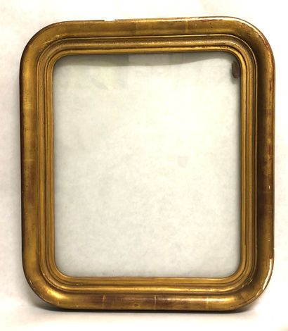 null Gilded and molded stucco frame. 20th century. Int: 38,5 x 32,5 cm; 47 x 41 x...