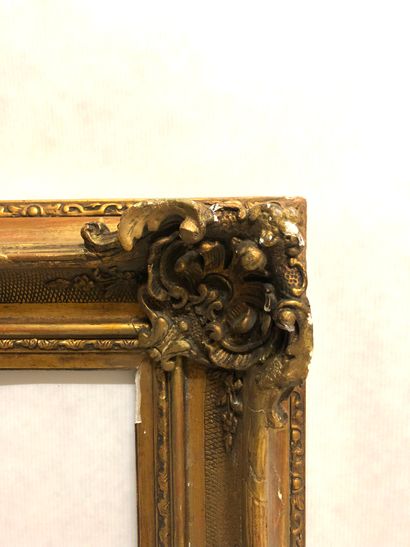 null A gilded and molded stucco frame with rocaille decoration. 19th century. Int:...