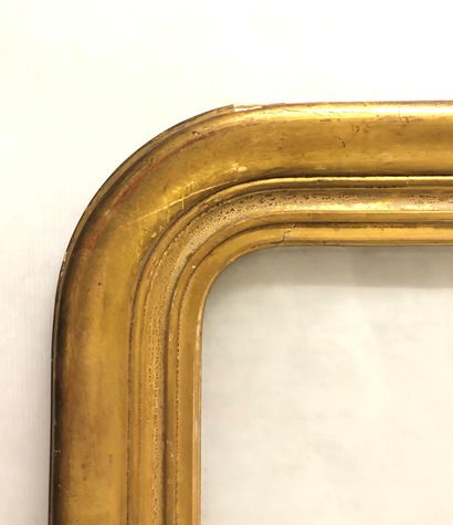 null Gilded and molded stucco frame. 20th century. Int: 38,5 x 32,5 cm; 47 x 41 x...