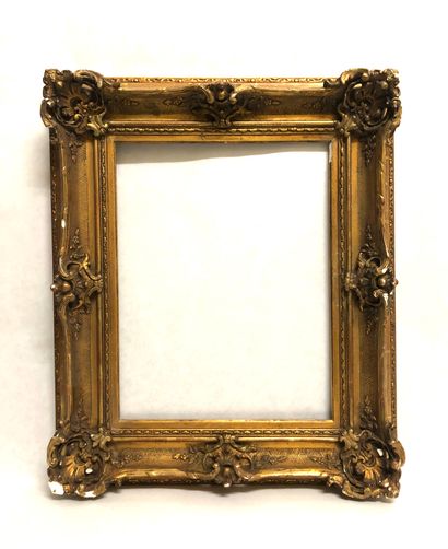null A gilded and molded stucco frame with rocaille decoration. 19th century. Int:...