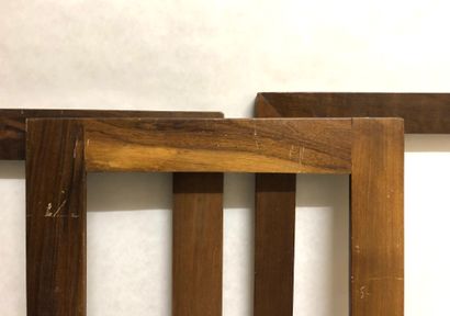 null TROIS CADRES en bois ciré à profil plat. XXème siècle. Int.: 36,6 x 26,1 et...