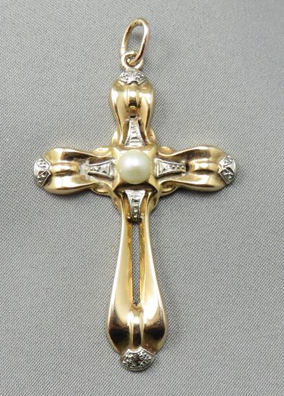 Cross pendant in gold 750°/00 
 with a cultured...