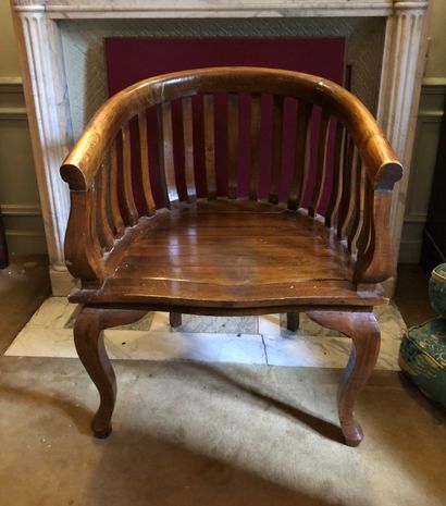 SUR FOLLE ENCHERE (Réitération des enchères) 
Colonial armchair in exotic wood. Early...