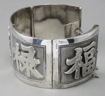 Important Silver Cuff Bracelet 
 opening, composed by 4 articulated elements with...