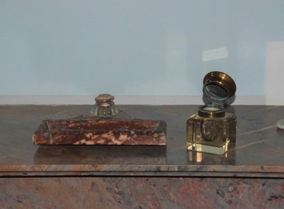 null OFFICE HARDWARE including an oil lamp, an inkwell and a pen tray.