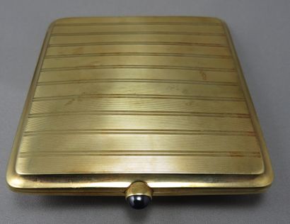 Cigarette case in gold 
 750°/00 guilloche,...