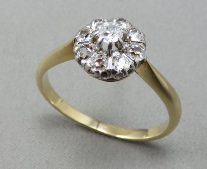 null Marguerite" ring

 in gold 750°/00 and platinum, set with old and 8/8 brilliant-cut...