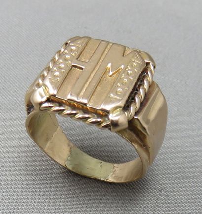 Chevalière ring in gold 750°/00 
 monogrammed....