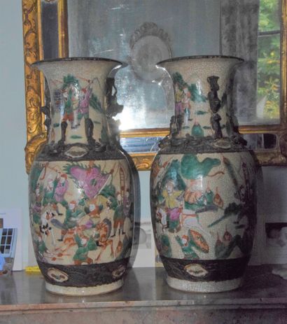 null 
NANKIN. Pair of cracked ceramic VASES with polychrome decoration of warlike...