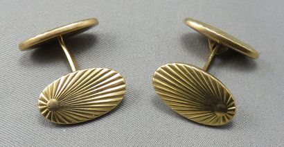 Cufflinks in gold 750°/00 
 oval shape, guilloché...