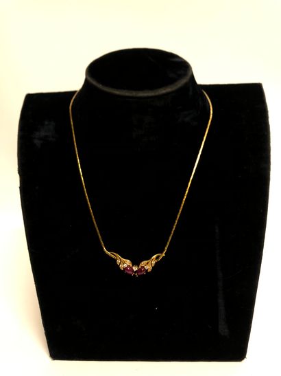 null Necklace in yellow gold 18K (750 thousandths) with foliated patterns enhanced...