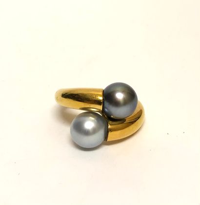 null Bague « toi et moi » en or jaune 18K (750 millièmes) sertie de deux perles de...