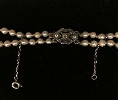 null Collier double rangs de perles de culture disposées en chute allant de 7,6 mm...