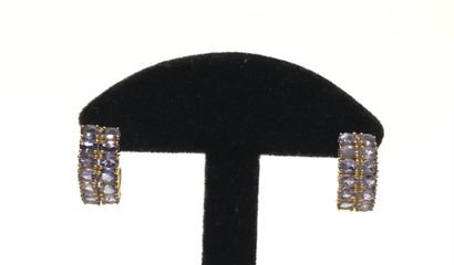 null Pair of earrings in 14K gold alloy (585 thousandths) set with two lines of tanzanites...