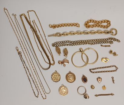 null Gilded metal set including pendants, chains, coins