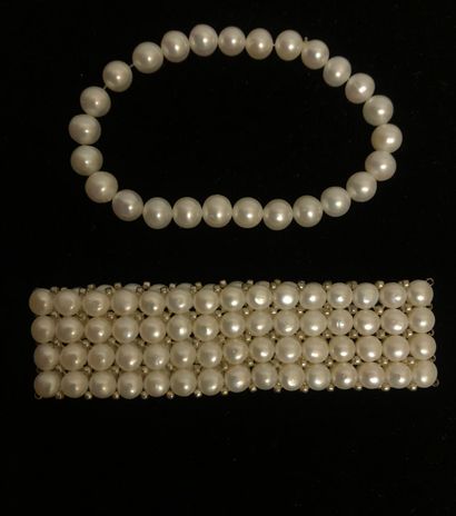 null BRACELET 4 rows of cultured pearls 6 mm mounted on elastic and decorated with...