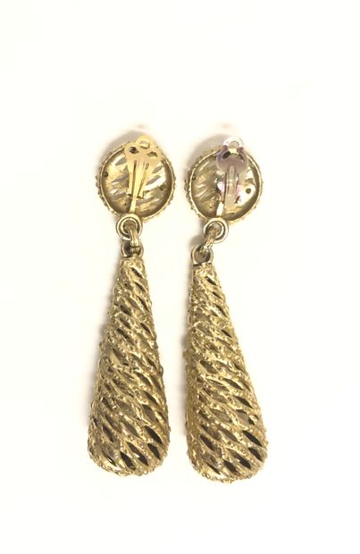null Pair of gilded metal EAR CLIPS forming an openwork drop, decorated with small...