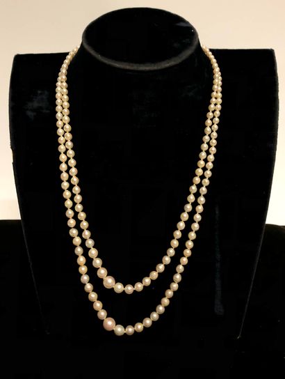 Necklace double strings of cultured pearls...