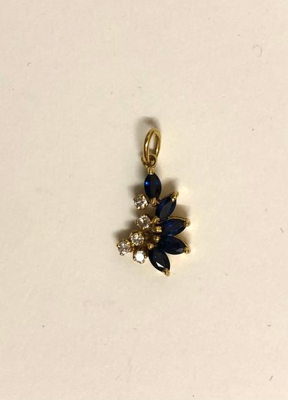 null Pendant in yellow gold 18K (750 thousandths) set with sapphires cut in navette...