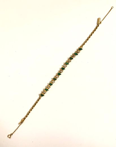 null Flexible bracelet, out of yellow gold 18K (750 thousandths) alternating emeralds...