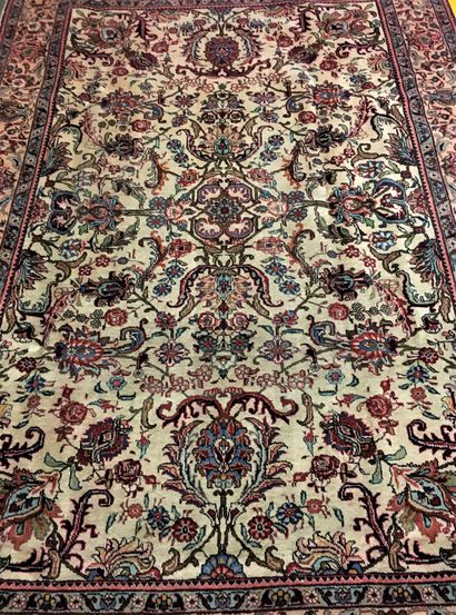 null CARPET Tabriz (Persia) north-west of Iran, weft and chain in cotton, wool velvet,...