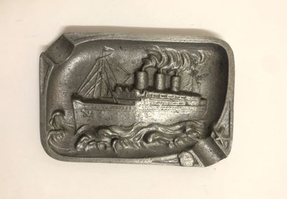 null LOT including 1 lighter forming an ocean liner, 1 metal ashtray with pressed...