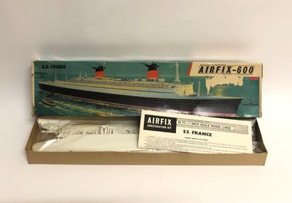 null MAQUETTE to be mounted of the liner "SS France" 1/600, Airfix-600. (box in the...