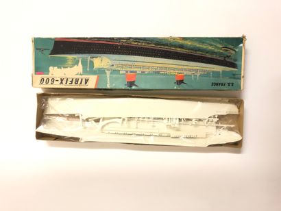 null MAQUETTE to be mounted of the liner "SS France" 1/600, Airfix-600. (box in the...