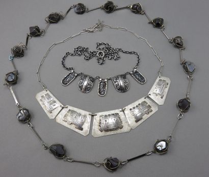 Lot of 3 Necklaces 
 of which one in silver,...
