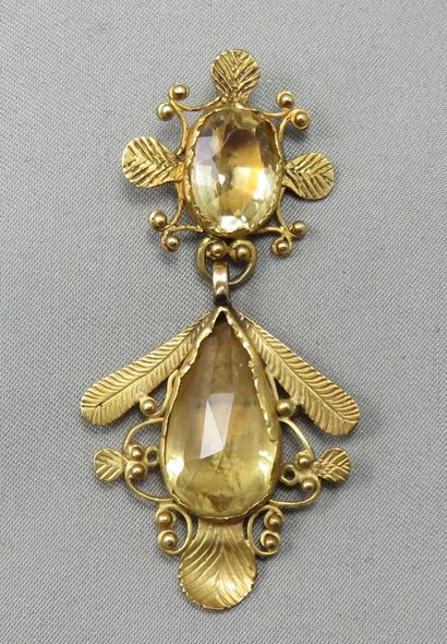  A 585°/00 gold alloy pendant with two oval...