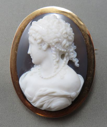 Cameo brooch 
 in gold 750°/00, oval shape,...