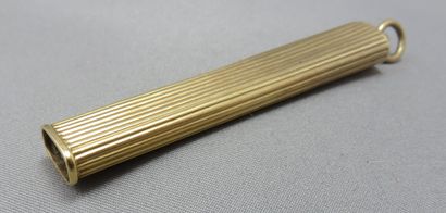 null Pendant Pencil case in gold 750°/00

 fluted. Second half of the 19th century.

...