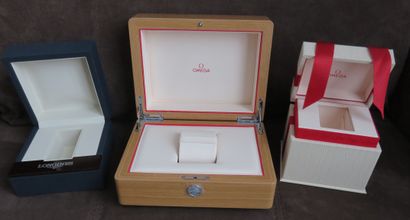 null Set of 3 "Luxury Boxes Ecrins" of branded watches: 

 2 Omega and one Longines,...