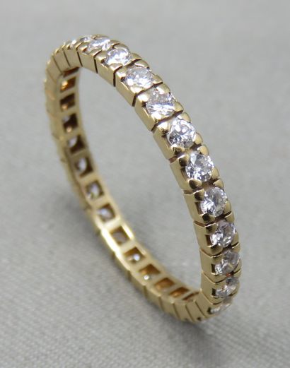 null Alliance Diamants

 en or jaune à 750°/00, sertie de 28 diamants taille brillant....
