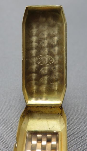 null Tavannes

 Montre Bracelet de Dame

 en or à 750°/00, cadran rectangulaire bicolore,...