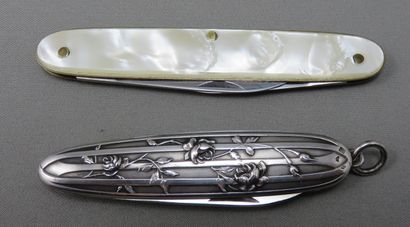 Set of 2 pocketknives 
 one in Art Nouveau...