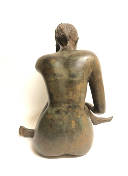 null Pierre CHENET (XX-XXI eme). Seated woman with crossed legs, bronze with ochre...