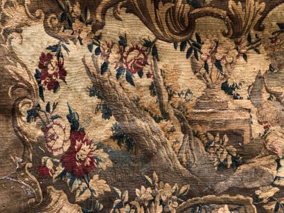 null MANUFACTURE D'AUBUSSON, XVIIIème siècle. TAPISSERIE en laine et soie à décor...
