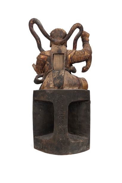 null 
STATUE en bois, représentant le dieu « Bei-di », protecteur des pêcheurs, assis...