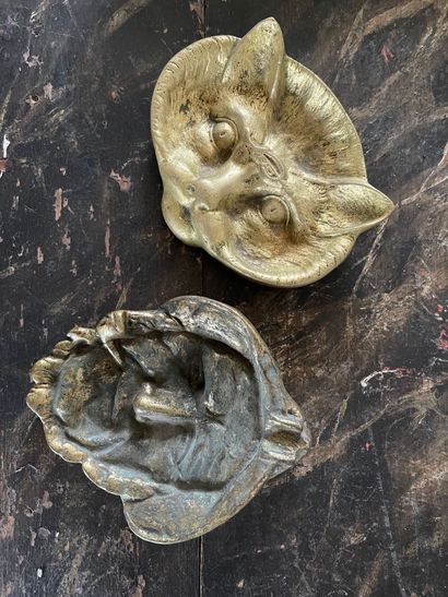 Deux cendriers en bronze: Chat et Portrait...