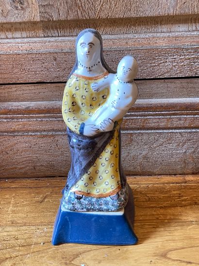 null "Virgin of childbirth" in yellow and blue earthenware of Quimper.end of XIXe....