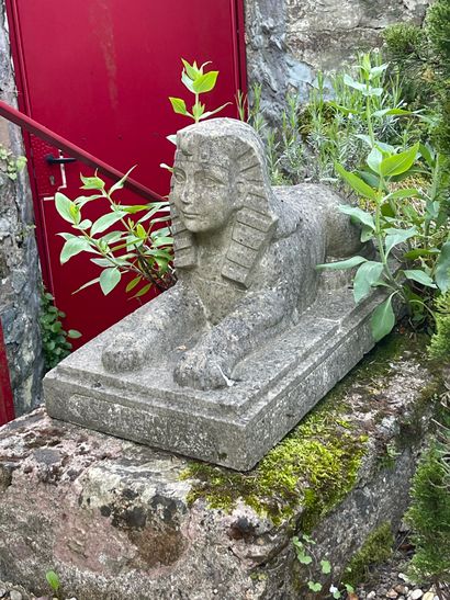  Sculpture en pierre reconstituée: Sphinx...