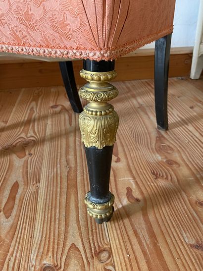 null Four blackened wood armchairs, backs of ovens, front baluster legs decorated...